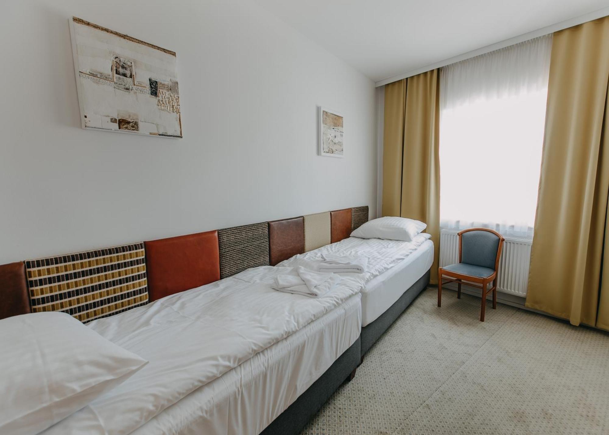 Salon Win Wine Bar & Apartments Ясло Екстер'єр фото