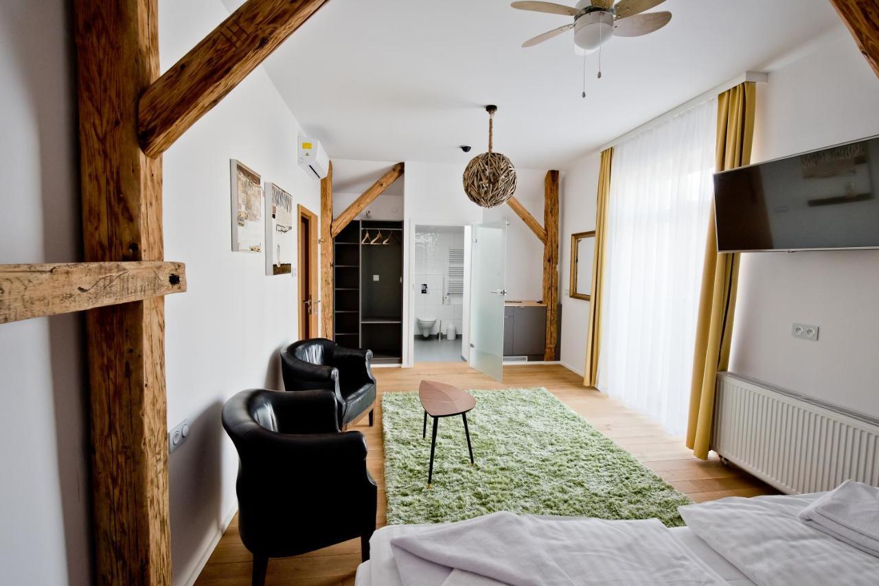 Salon Win Wine Bar & Apartments Ясло Екстер'єр фото