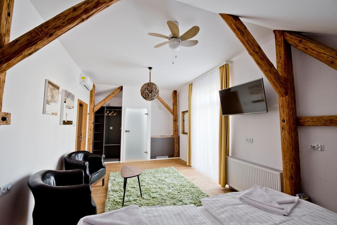 Salon Win Wine Bar & Apartments Ясло Екстер'єр фото