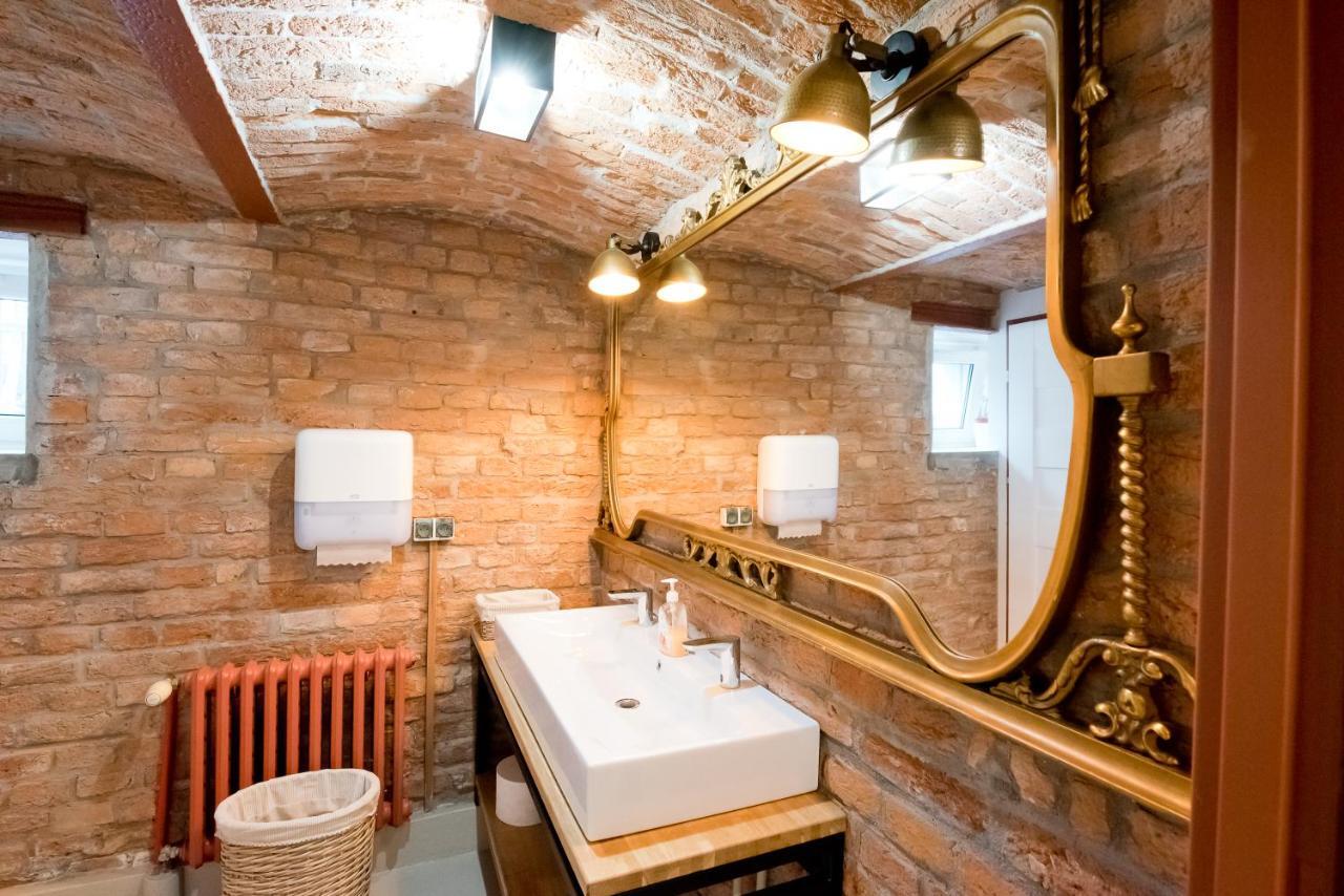 Salon Win Wine Bar & Apartments Ясло Екстер'єр фото